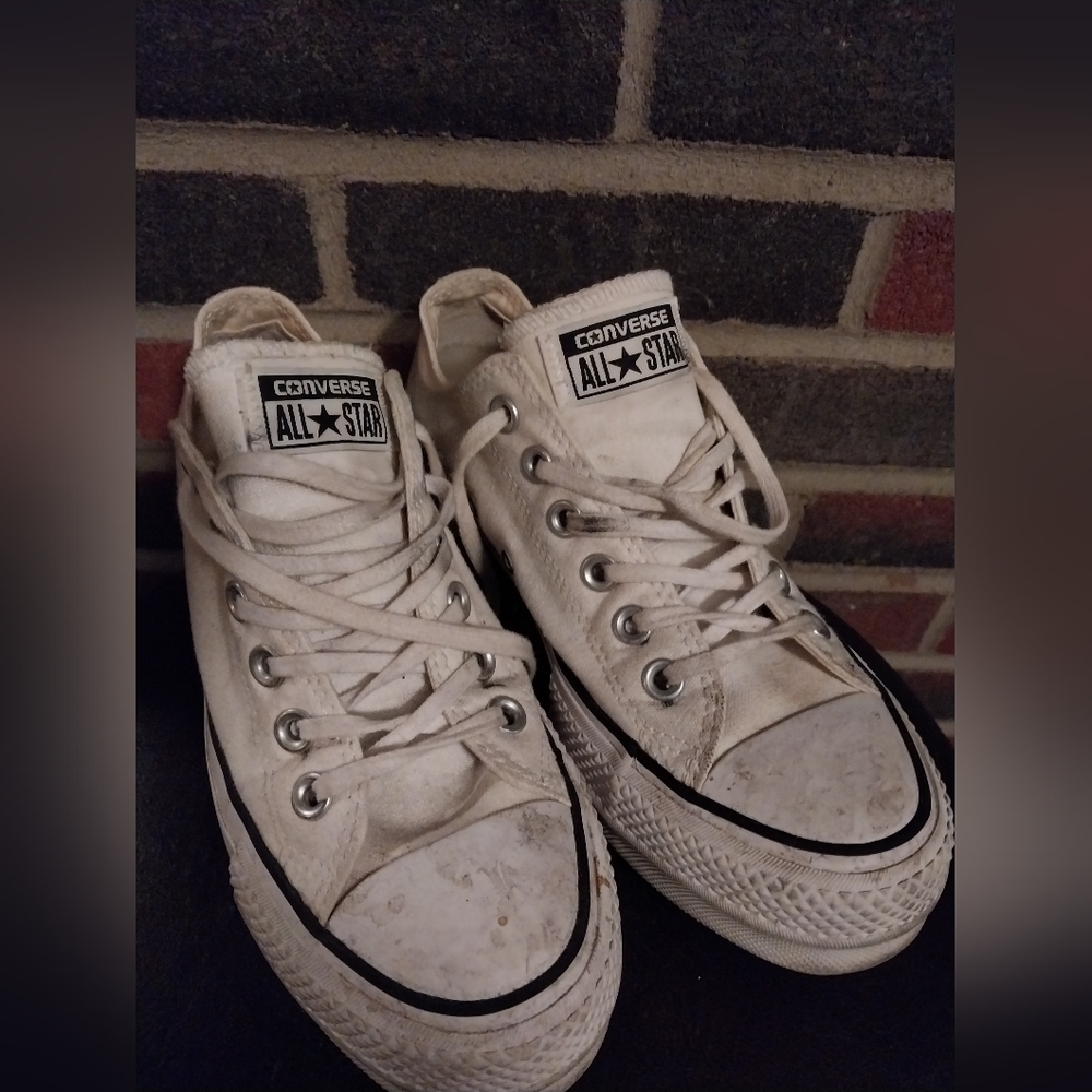 Cute white shoes